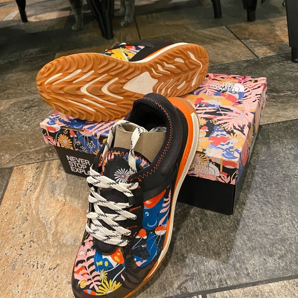 Women’s Vective Escape hiking trail shoes by The North Face size 7.5 - Picture 2 of 8